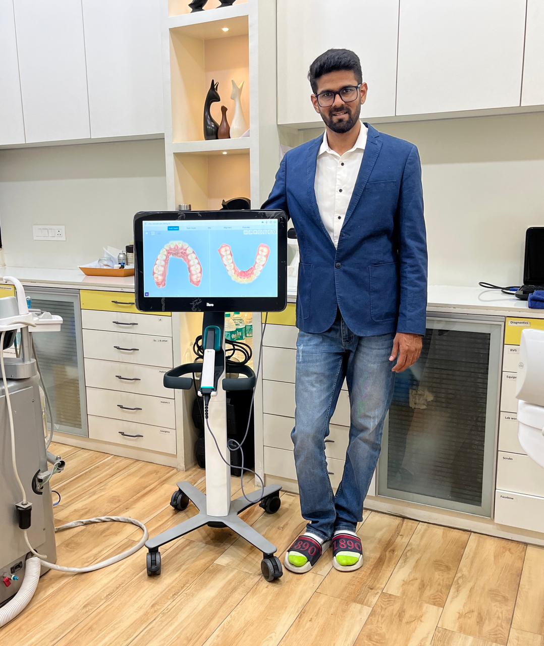 Dr. Umang Shah with the iTero digital scanner at The Dental Ethics, Pune